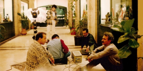Ferda An�l Yark�n i�in �ekilen bir klip s�ras�nda Ali Atakul. 
Kameraman U�ur Ho�af��, Ses�i Necati Kaynarca, I��k�� Hayri ��la�an"