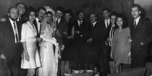 Ankara �niversitesi, Bas�n-Yay�n Y�ksek Okulu, Ahmet ve Canan Tamg�n'�n nikah� 1970  Emin Ger�eker, Yapvuz Sezer, �mit Atay, Ahmet Tamg�n, Canan Yalaz (Tamg�n), Ertu�rul �zk�k, Zuhal Magnet (Kute�), Sa�han Dolu, H�seyin Ceyhan, Turgut, F�sun �nver, Esin �ak�ro�lu (T�rk), K�ksal T�rk